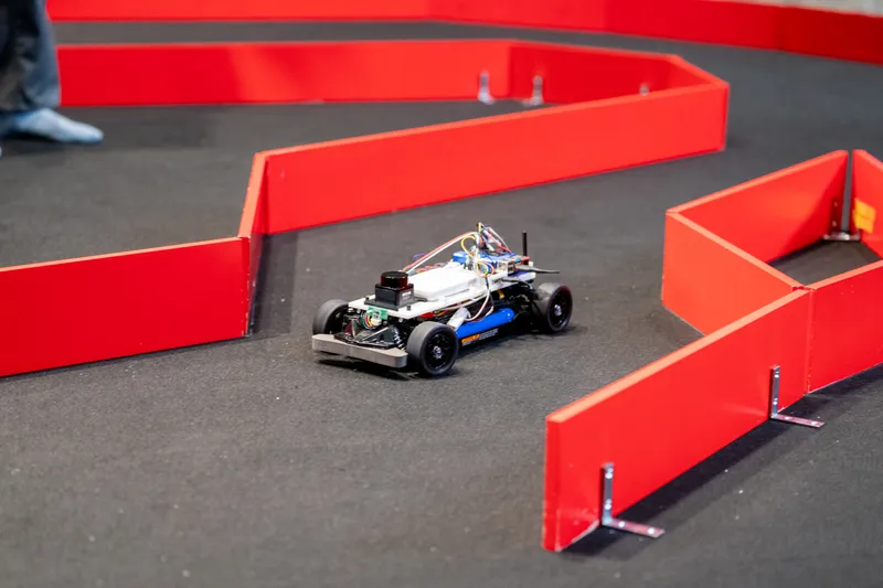 自動運転ミニカーバトルの会場